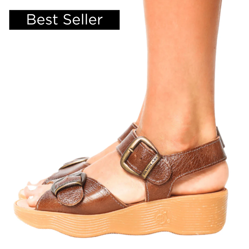 Famolare Double Play Earth Chestnut leather flatform sandal featuring an ultra-thick strap, two large buckles, and the signature recycled rubber wave sole.