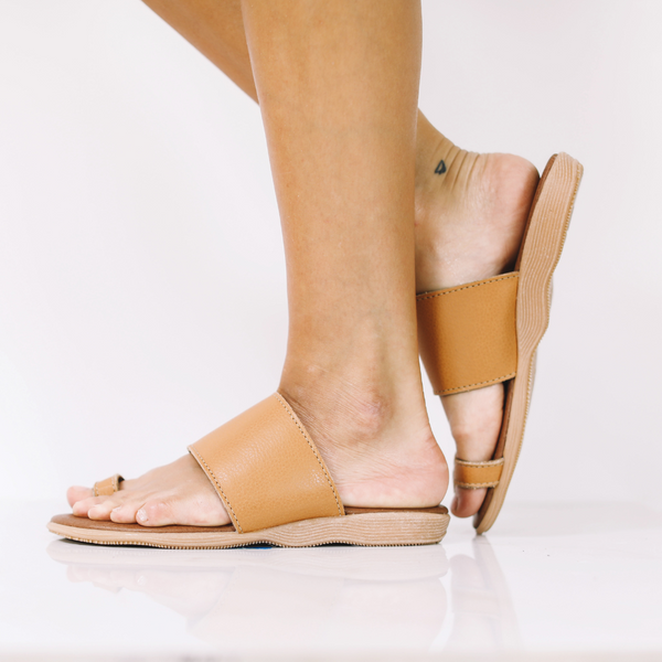 Famolare Crossanova Coal leather sandals featuring crossover straps and the signature wavy comfort sole.